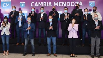 En el cierre de campaña Suarez anunció un aumento a empleados estatales del 45%