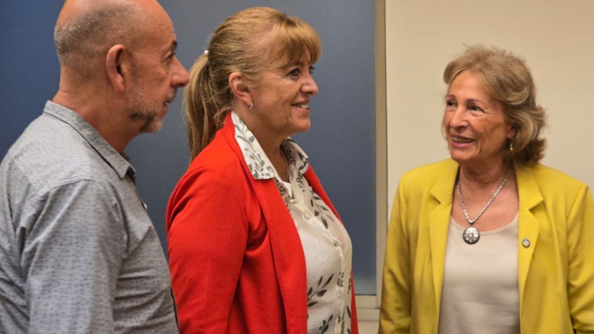 Marcelo Reynoso, director de Desarrollo Turístico, a titular de ProMendoza, Patricia Giménez y la rectora de la UNCuyo, Esther Sanchez. Marcelo Reynoso, director de Desarrollo Turístico, a titular de ProMendoza, Patricia Giménez y la rectora de la UNCuyo, Esther Sanchez.