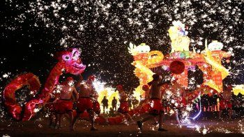 Cuatro muertos por la explosión de fuegos artificiales durante los festejos por el año nuevo chino