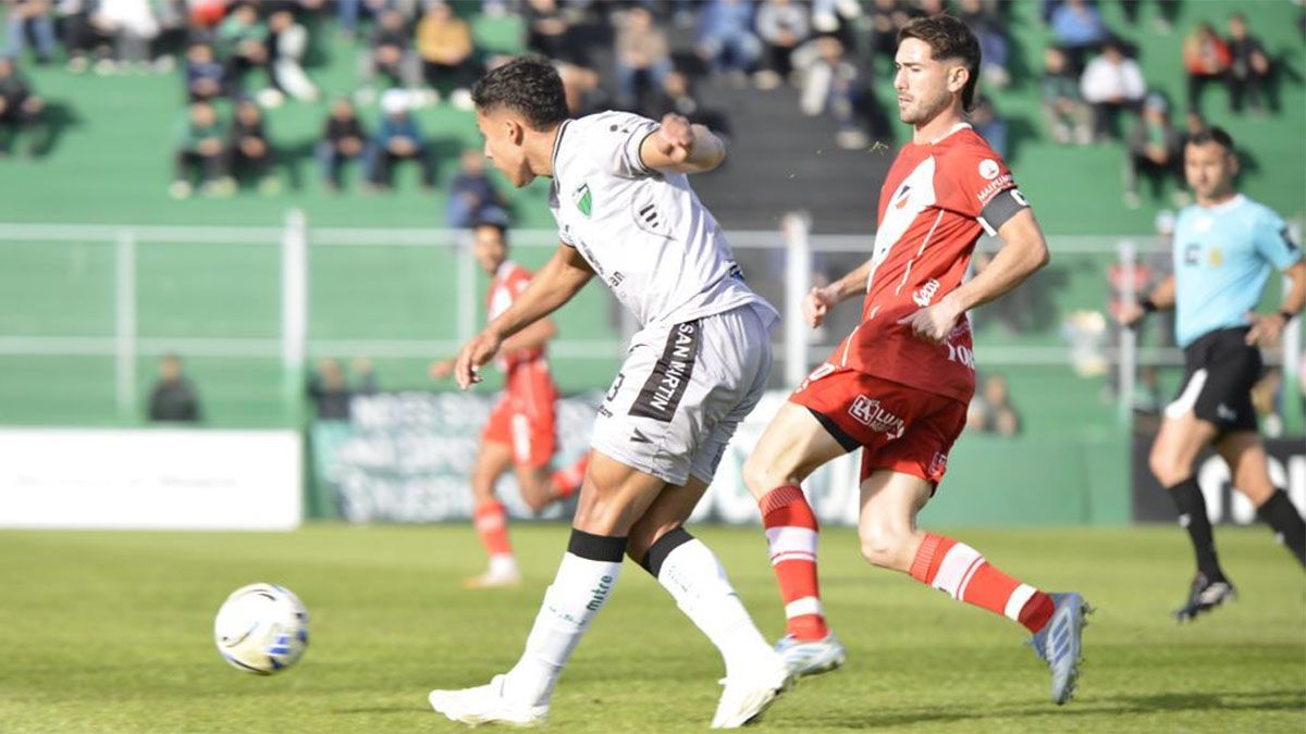 Deportivo Maipú visita a San Martín de San Juan.