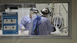 La ocupación de camas de terapia intensiva se mantuvo casi igual (en un nivel alto) en los últimos siete días. Los casos de Covid bajaron.