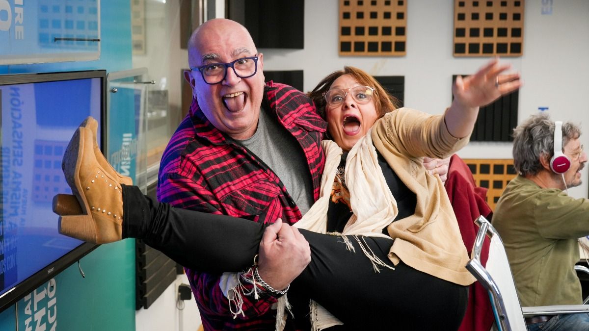 Amico también es la locutora de No Tenés Cara, el programa de Ricardo Montacuto que va de 10 a 13 por Nihuil. Amico también es la locutora de No Tenés Cara, el programa de Ricardo Montacuto que va de 10 a 13 por Nihuil.