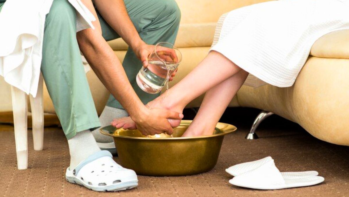 Sumergir los pies en agua con sal puede darte grandes beneficios