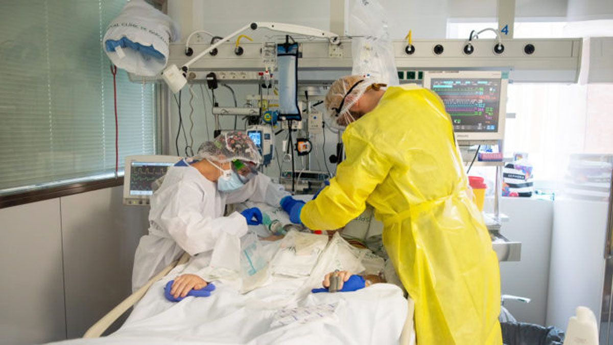 Hay mucho trabajo en los hospitales del país por los casos de coronavirus.