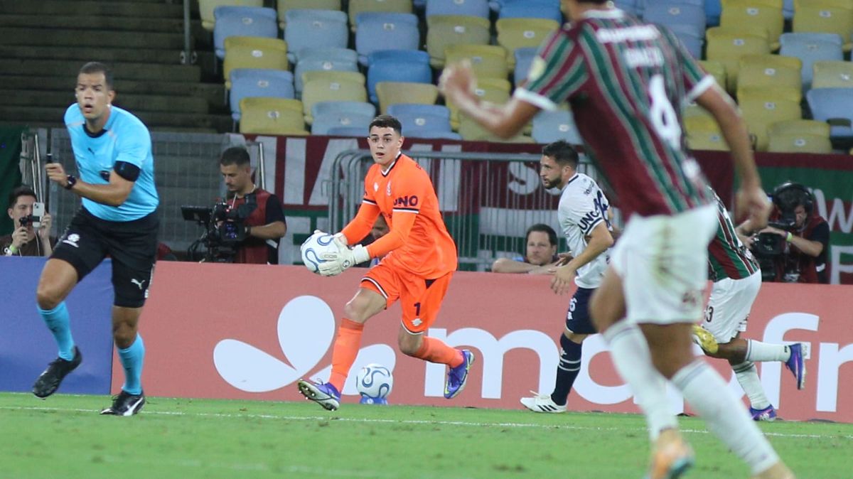 Nicolás Bolcato respaldó con sus atajadas el triunfazo de Independiente Rivadavia en Brasil.