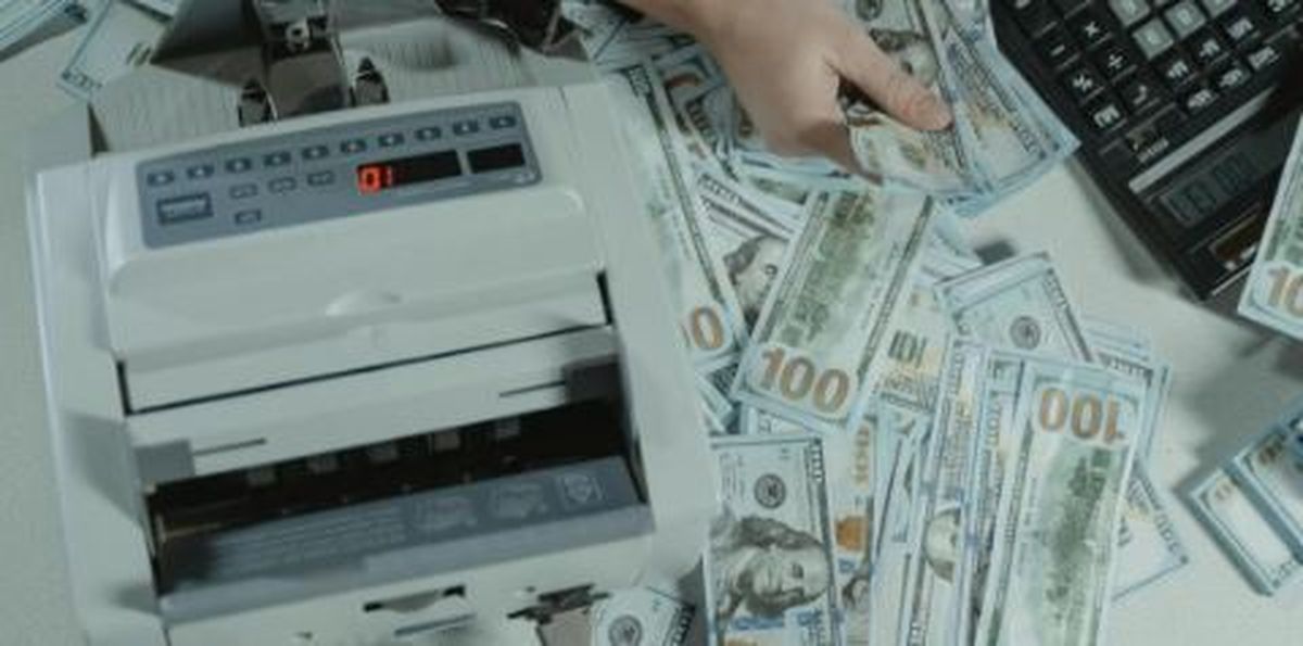 El dólar blue se mantuvo por encima de los $1.300 en el inicio de la semana. El dólar blue se mantuvo por encima de los $1.300 en el inicio de la semana.