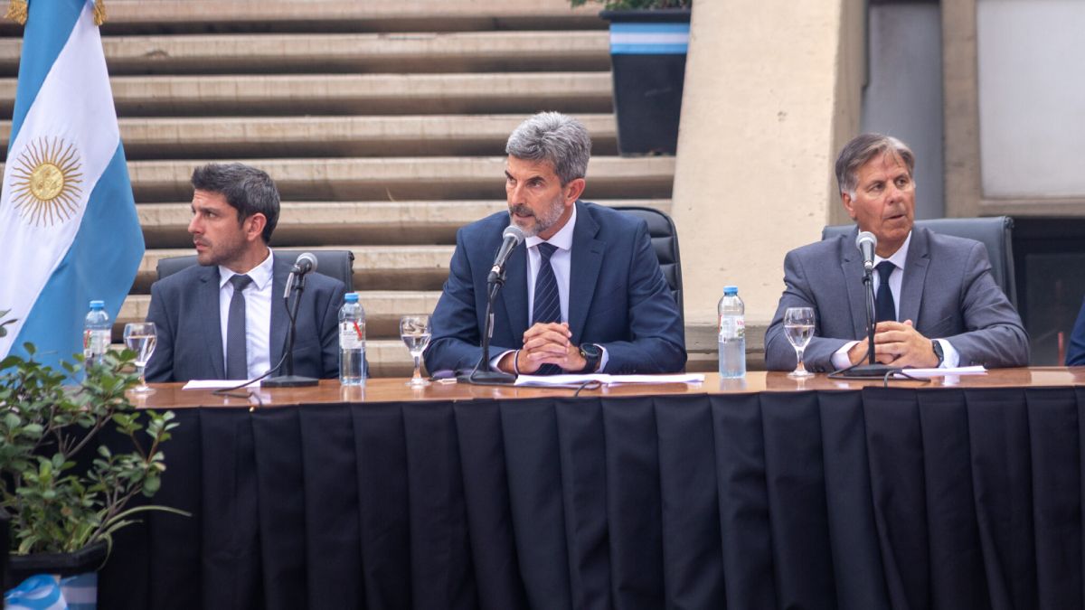 Ulpiano Suarez anunció que los preventores de Capital portarán Taser desde abril