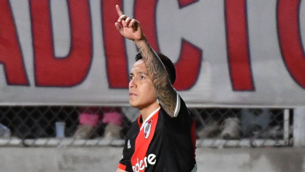 River, en medio de una crisis, venció a Universidad Católica