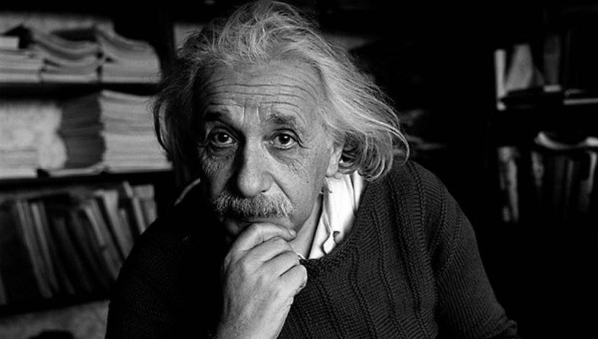 A lo largo de su vida, Einstein demostró constantemente su apoyo al Estado de Israel. A lo largo de su vida, Einstein demostró constantemente su apoyo al Estado de Israel.