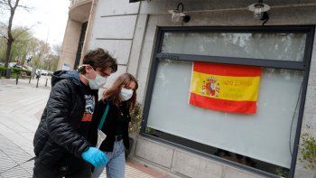 España confirmó 410 muertos por coronavirus en el último día: la cifra más baja en cuatro semanas