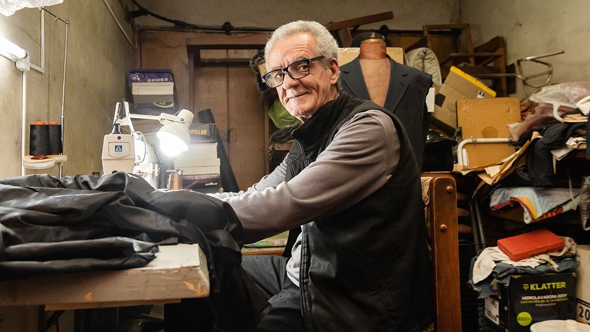 “Tuve que reinventarme. Hoy no se puede competir con las casas de ropa”, explica. “Tuve que reinventarme. Hoy no se puede competir con las casas de ropa”, explica.