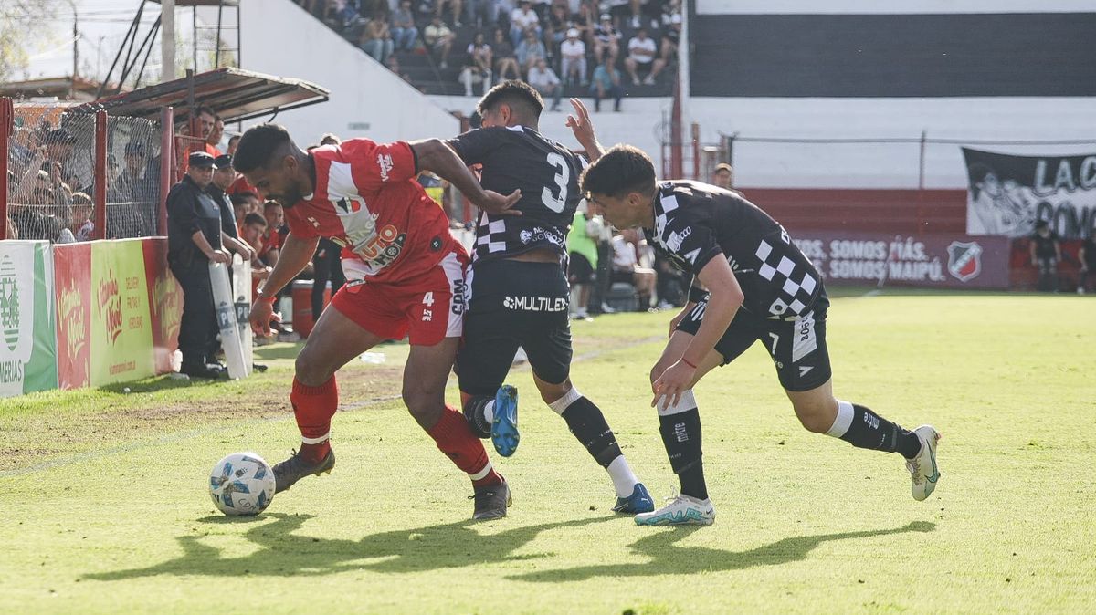 Los mendocinos protagonizando un duelo apasionante en La Fortaleza.