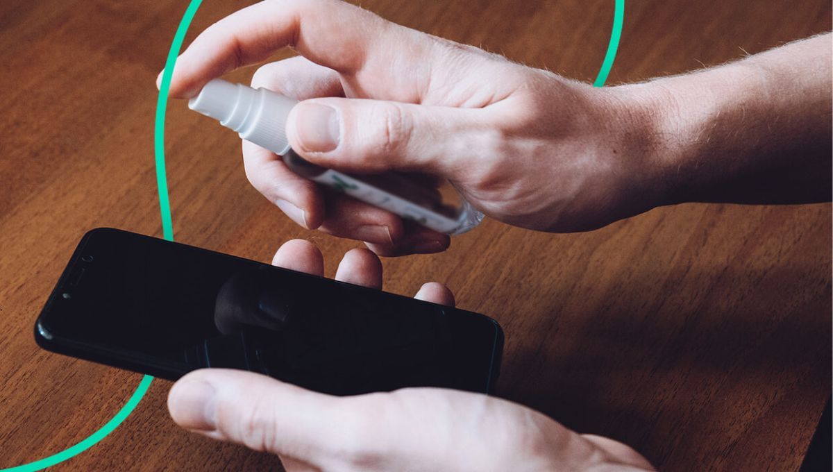La pantalla de tu celular nunca debe ser limpiada por este elemento