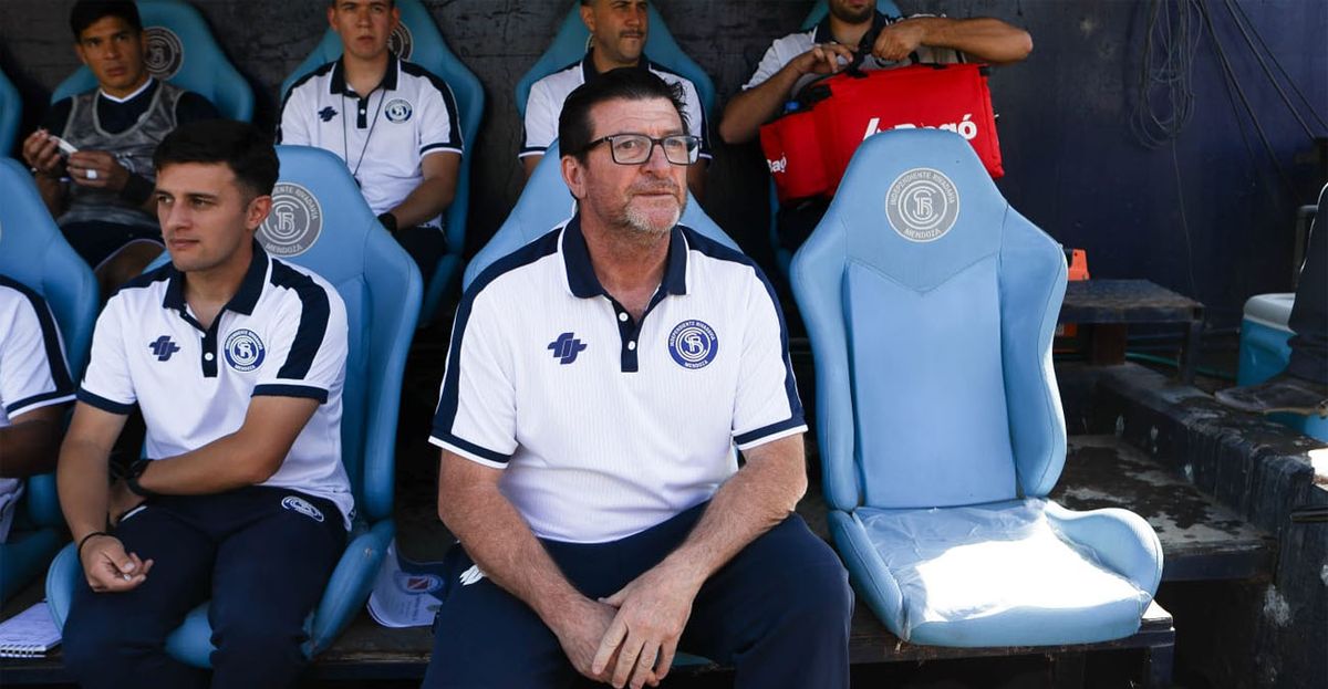 Alfredo Berti antes del partido de Independiente Rivadavia con Fluminense: 