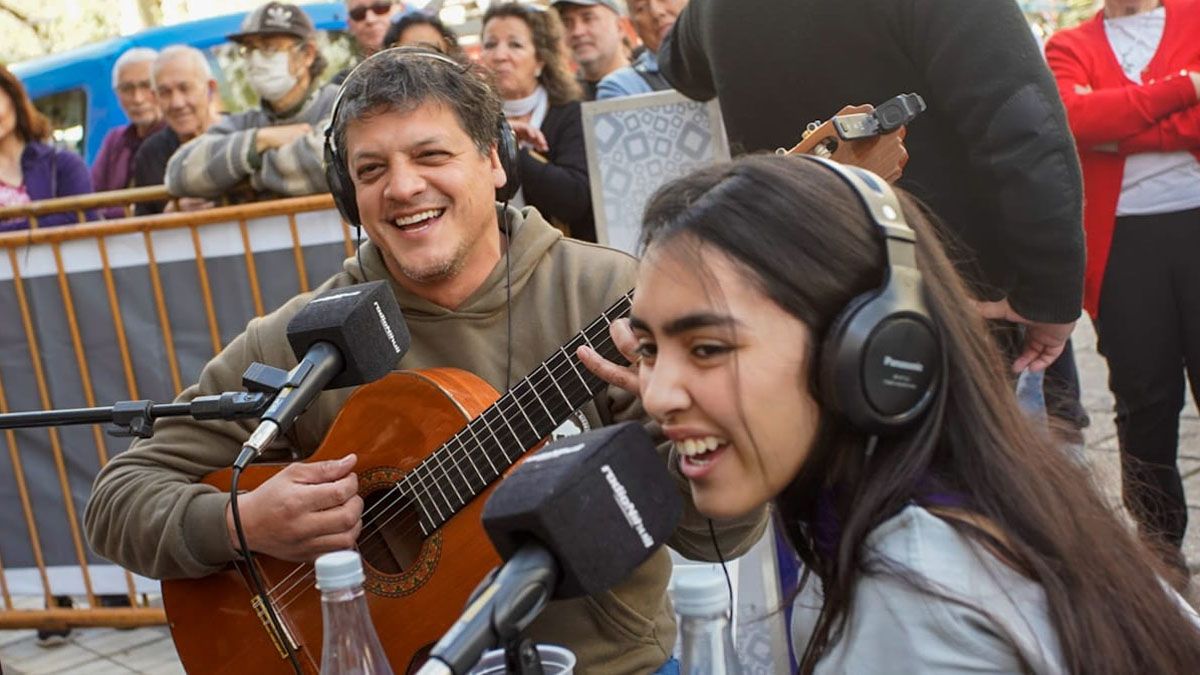 Radio Nihuil festejó sus 66 años desde la Peatonal de la Ciudad de Mendoza