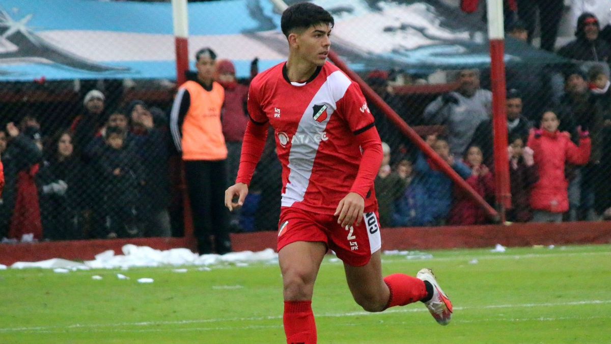 Santiago Paulini ha podido sumar minutos en el Deportivo Maipú.