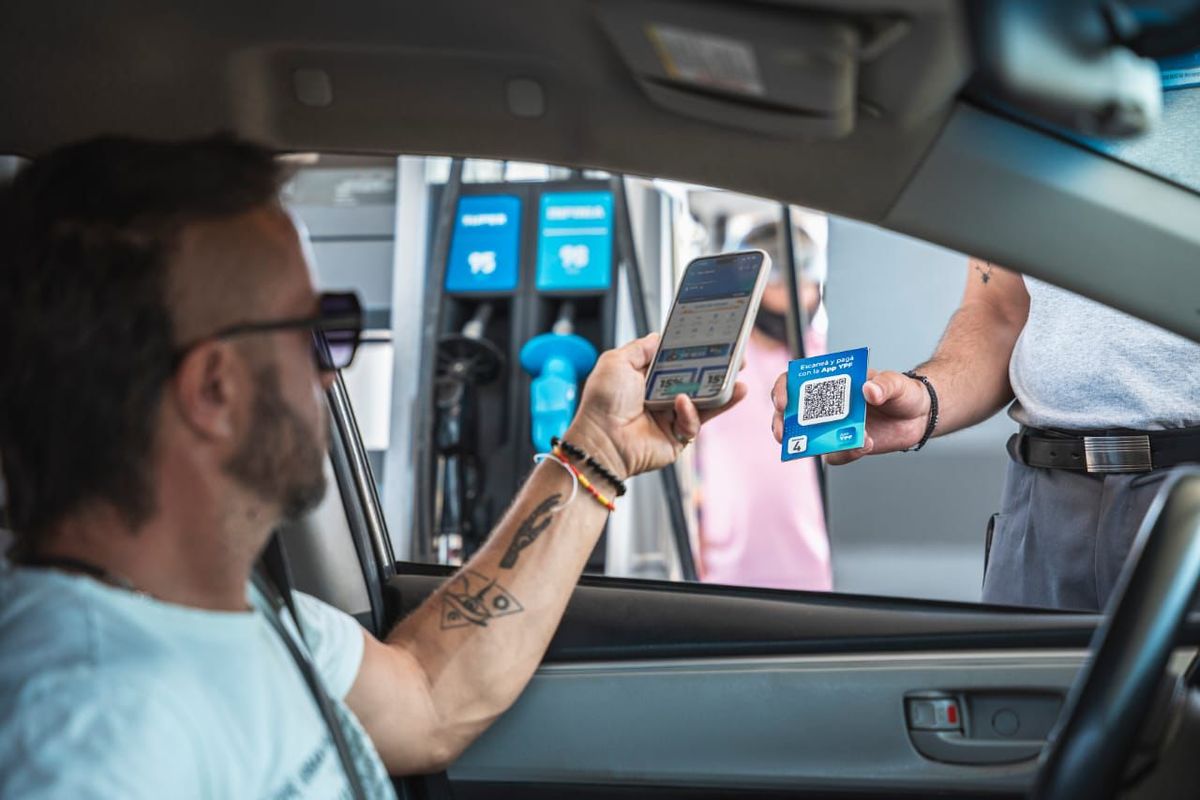 Los usuarios de la app YPF que tengan una cuenta en dólares vinculada podrán pagar la carga de combustible en cualquier estación de servicio de la red