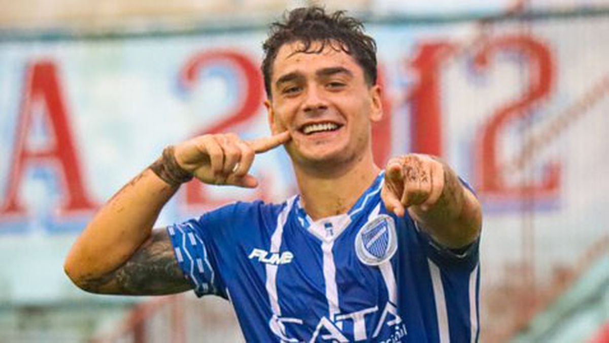 Luca Martínez Dupuy fue el autor de los dos goles de Godoy Cruz ante Barracas Central.