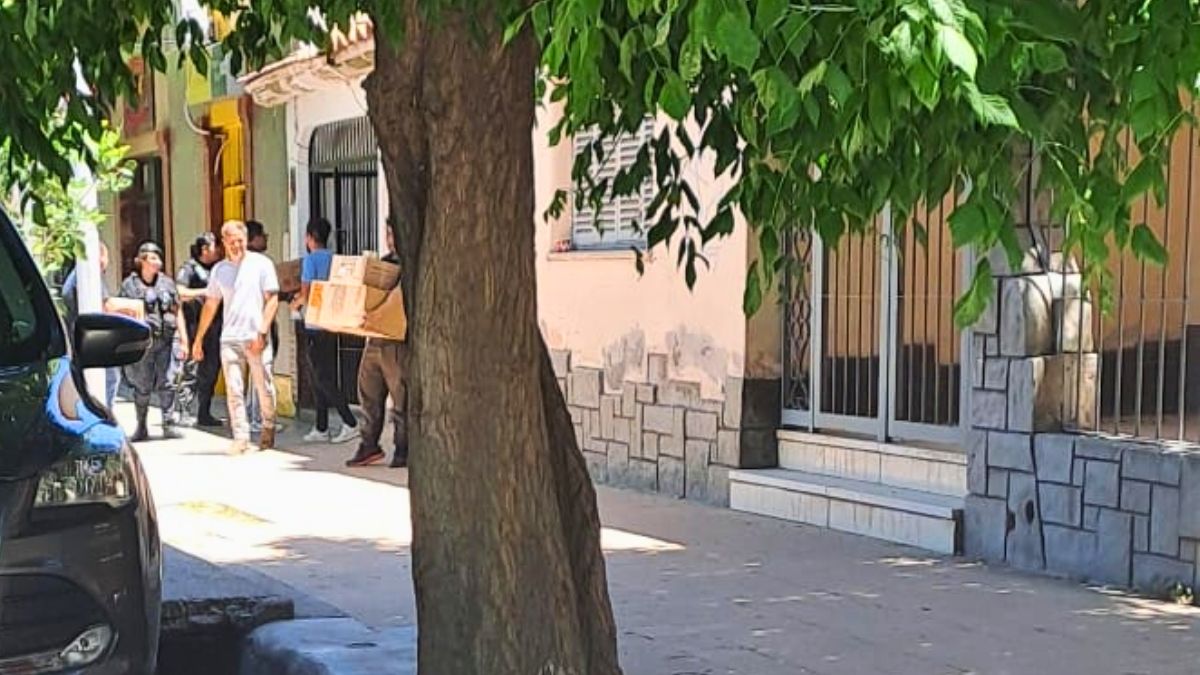 Imputaron y allanaron la casa del Pájaro, un presunto estafador serial