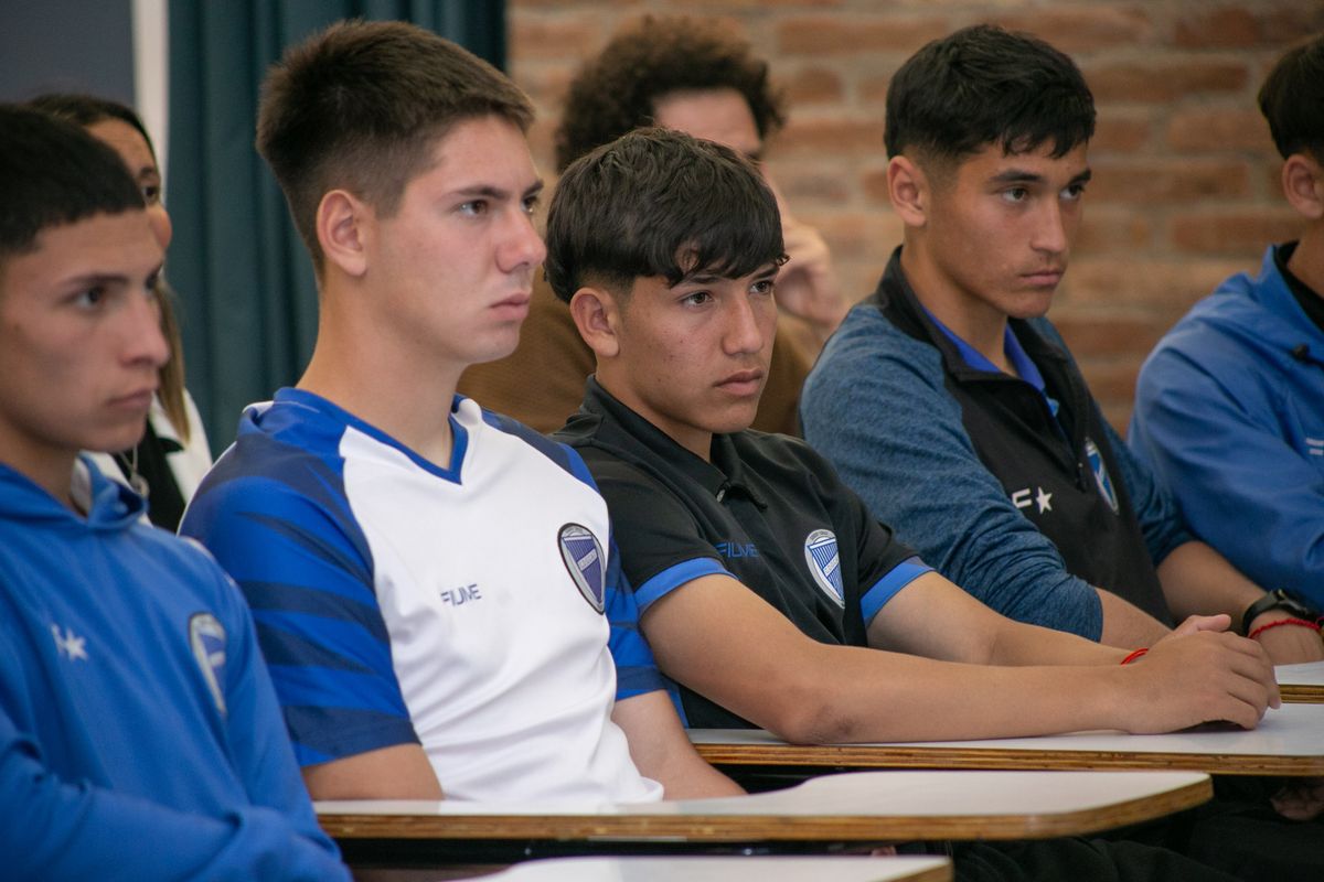 Deportistas del Tomba en la UNCuyo.