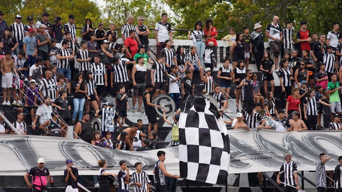 Fernando Porretta no se guardó nada tras la victoria ante Defensores de Belgrano. Foto: Axel Lloret (Diario UNO).