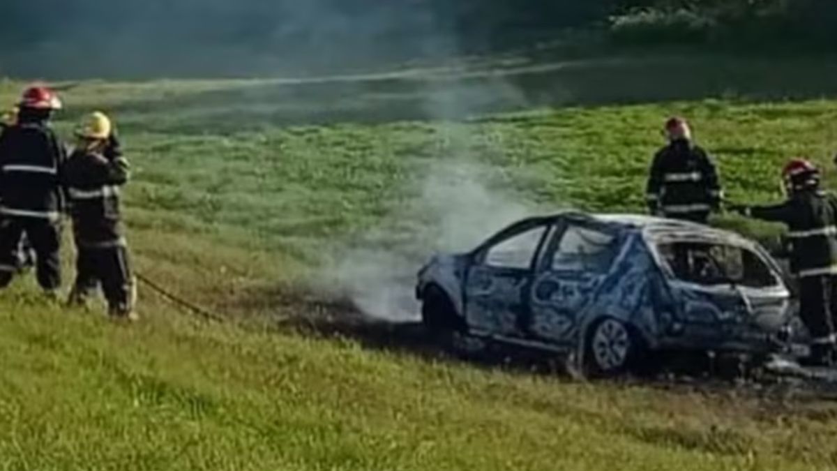 El cuerpo calcinado de una mujer fue encontrado en el interior de un auto al costado de la ruta El cuerpo calcinado de una mujer fue encontrado en el interior de un auto al costado de la ruta