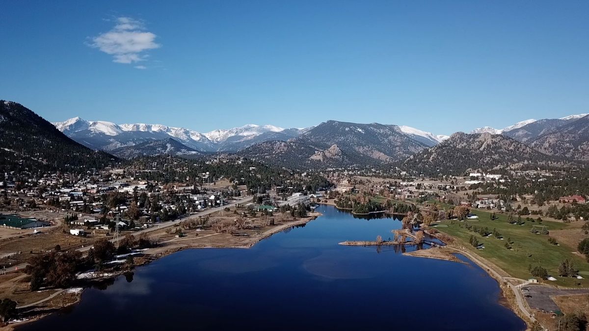 Estes Park es un paraíso de montaña.