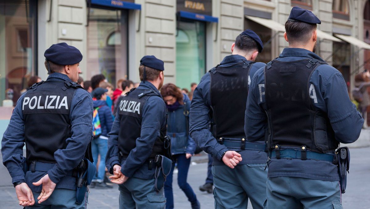 Esta tonalidad es de las más asociadas al respeto y la autoridad, por ello los policías la utilizan Esta tonalidad es de las más asociadas al respeto y la autoridad, por ello los policías la utilizan