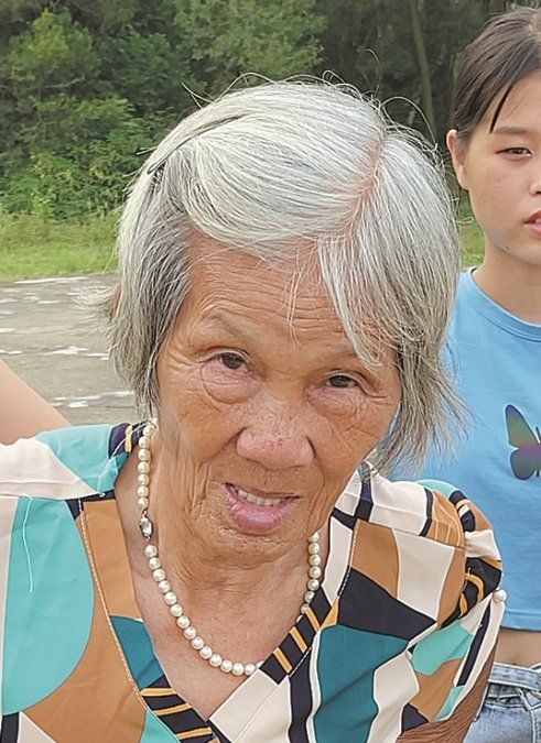 una campesina de 76años de la Región Autó-noma Zhuang de Guangxiy también una “celebri-dad plateada de la&nbsp;