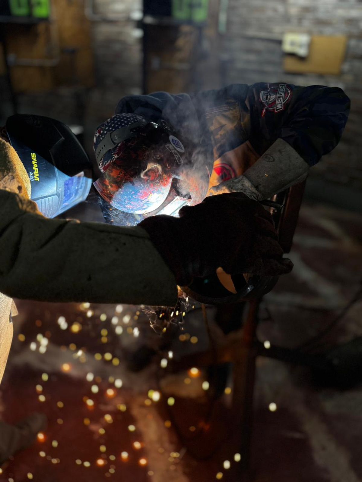 Para el joven Matías Corvalán, la soldadura es un arte que lo apasiona. Para el joven Matías Corvalán, la soldadura es un arte que lo apasiona.