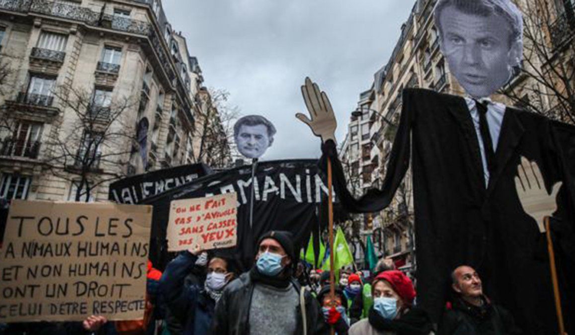 Miles de ciudadanos salieron a protestar en distintas ciudades de Francia en contra de la Ley de Seguridad Global de Emmanuel Macron