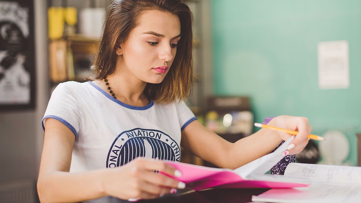 El Programa de Respaldo a Estudiantes Argentinos brinda apoyo para promover la formaci&oacute;n acad&eacute;mica y profesional. (Imagen Freepik-IA).