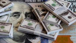 El dólar en el tapete. El dólar blue hoy en Mendoza volvió a subir y marca un nuevo récord.
