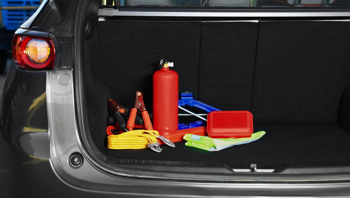 Preparar el baúl del auto con estas herramientas esenciales es una medida inteligente para afrontar las situaciones de emergencia del camino. Preparar el baúl del auto con estas herramientas esenciales es una medida inteligente para afrontar las situaciones de emergencia del camino.