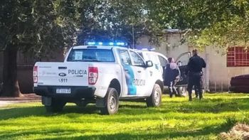 Discusión navideña: un policía está grave tras ser prendido fuego por una vecina