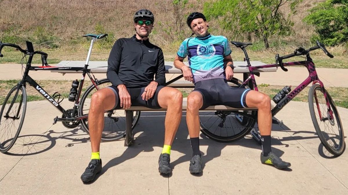 Fabricio Oberto y Emanuel Ginóbili están aprovechando el tiempo que no tenían antes para realizar otros deportes.