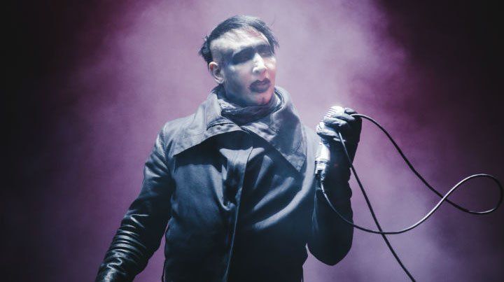 Video: Marilyn Manson se desmayó en pleno show