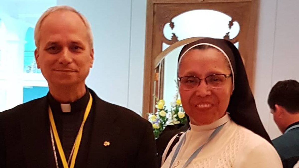La religiosa peruana Elfi Pozo es de nacionalidad peruana y radicada en Mendoza. Dirige el colegio Santa Rosa