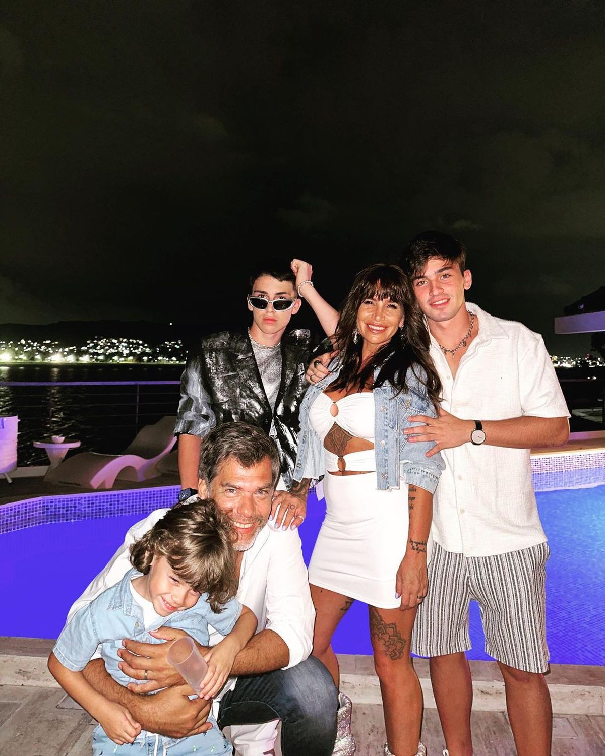 Florencia Peña paraliza el verano con su ultra look total white: vestidito al ras, recortes y más. Florencia Peña paraliza el verano con su ultra look total white: vestidito al ras, recortes y más.