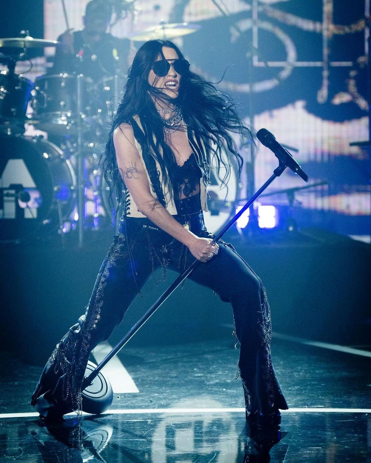 Lali Espósito se suma a los pantaloncitos customizados en clave cowboy shiny y paraliza la primavera XS. Lali Espósito se suma a los pantaloncitos customizados en clave cowboy shiny y paraliza la primavera XS.