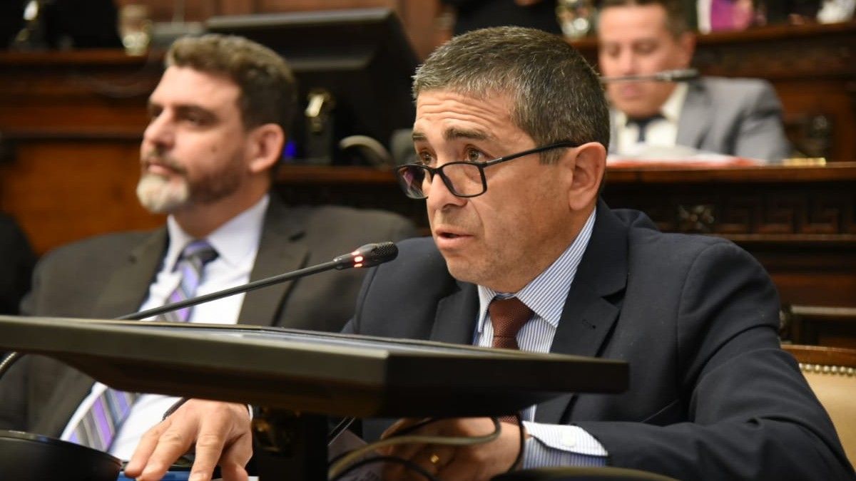Walter Marcolini presentó el proyecto del oficialismo sobre el IPV durante la sesión del Senado. Walter Marcolini presentó el proyecto del oficialismo sobre el IPV durante la sesión del Senado.