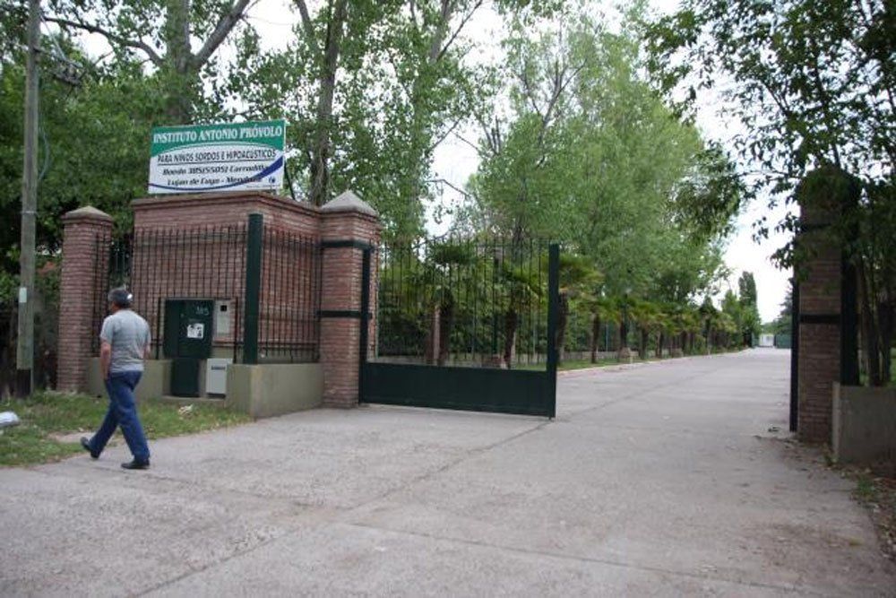 Sadop pidió protección para los docentes del instituto católico de Carrodilla