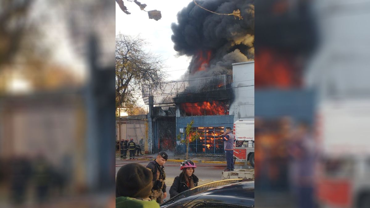 El incendio comenzó alrededor de las 9 y la mujer fue capturada poco después de desatarse el fuego. El incendio comenzó alrededor de las 9 y la mujer fue capturada poco después de desatarse el fuego.