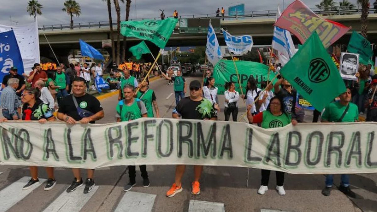 Una de las tantas marchas contra la reforma laboral, en este caso en Mendoza.