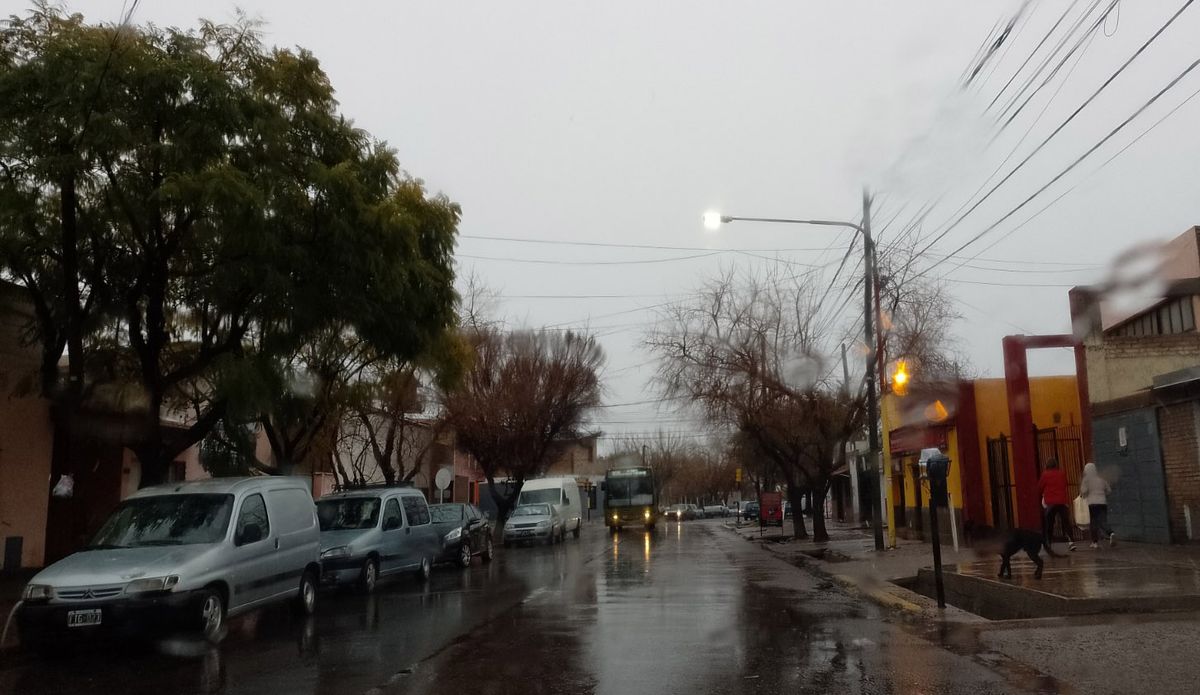 Se espera un domingo con chparrones en Mendoza según el pronóstico del tiempo.