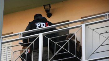Policía mató a su hermano de un disparo mientras le mostraba el arma
