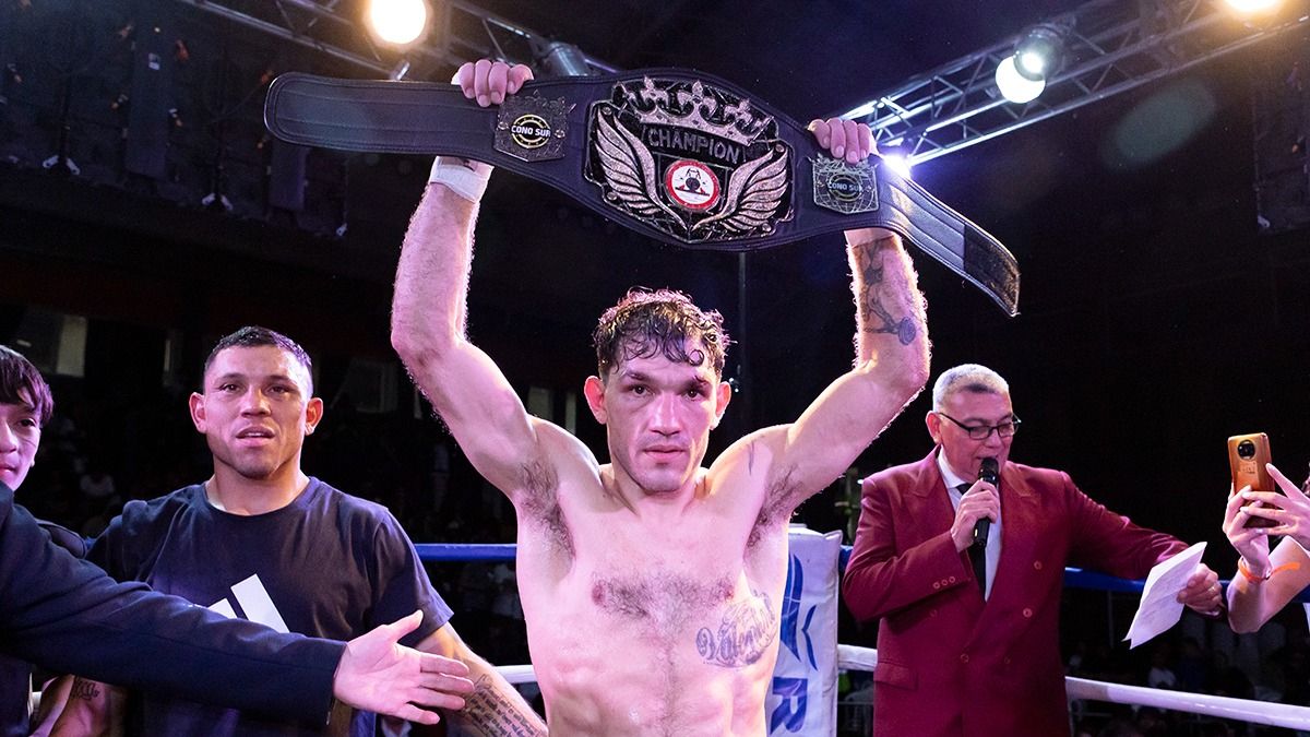 Juan Carrasco sigue vigente y creciendo en el boxeo profesional. Gan&oacute; el cintur&oacute;n Cono Sur de la AMB y tendr&aacute; un chance por el T&iacute;tulo Mundial Gold ligero de la Asociaci&oacute;n Mundial.