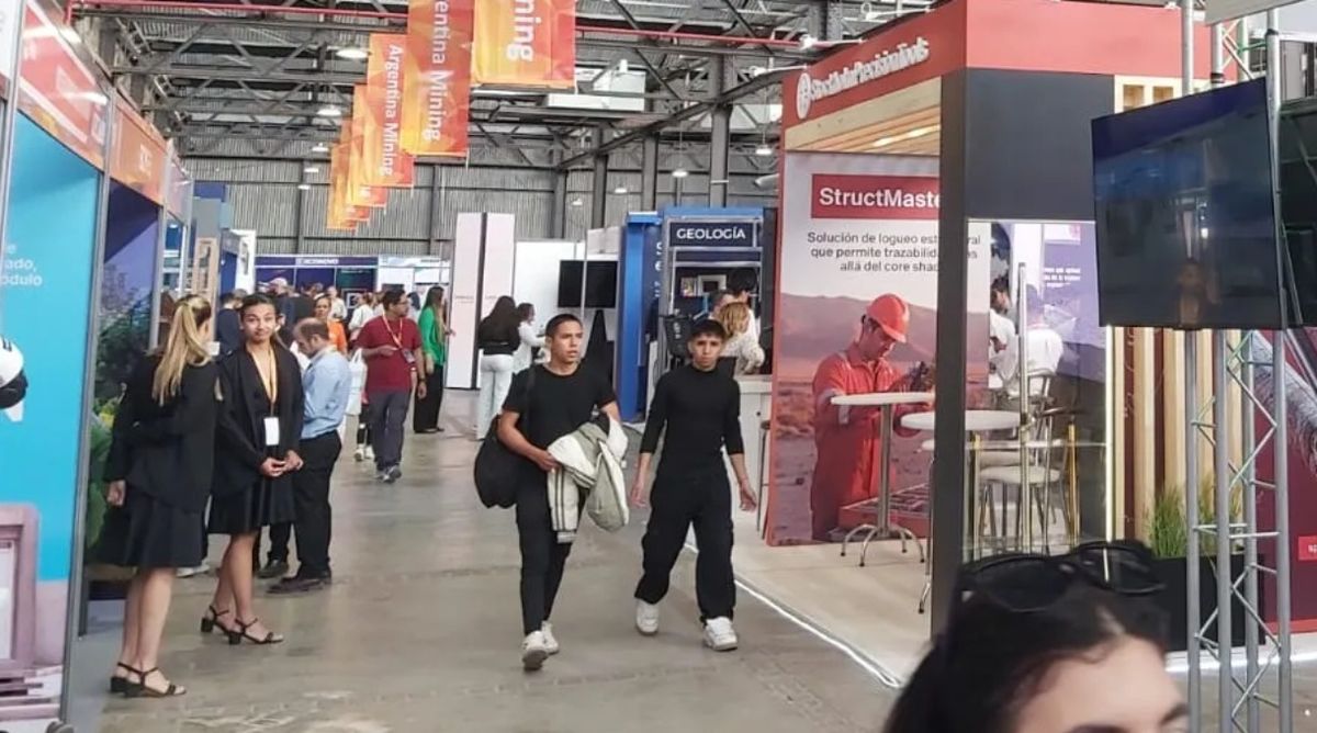 Entre más de 240 stands, las empresas de servicios para la minería aprovecharon  la Argentina Mining para avanzar en acuerdos con Minera San Jorge. Entre más de 240 stands, las empresas de servicios para la minería aprovecharon  la Argentina Mining para avanzar en acuerdos con Minera San Jorge.