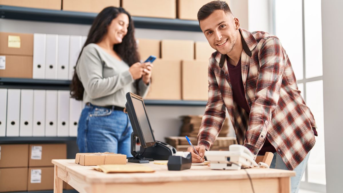 La oficina o escritorio es un buen lugar en el cual poner hojas de laurel, segùn el Feng Shui. La oficina o escritorio es un buen lugar en el cual poner hojas de laurel, segùn el Feng Shui.