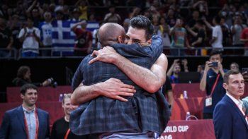 Luis Scola y Manu Ginóbili, el abrazo del alma del básquetbol argentino
